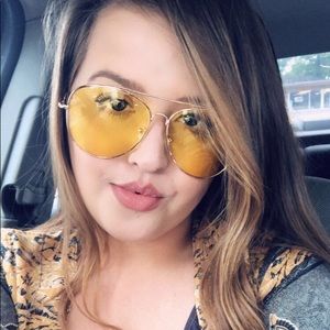 Meet your Posher, Alexis